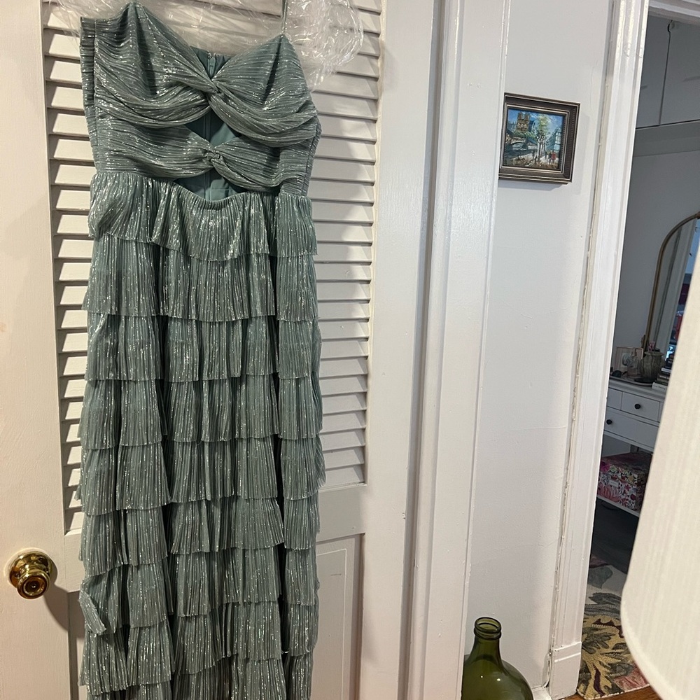 Giani Binj Tiered Dress in Metallic Green